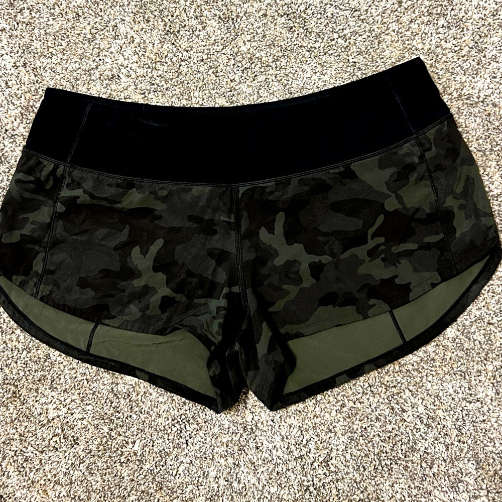 lululemon athletica Women's Camo Athletic Shorts - Black & Olive